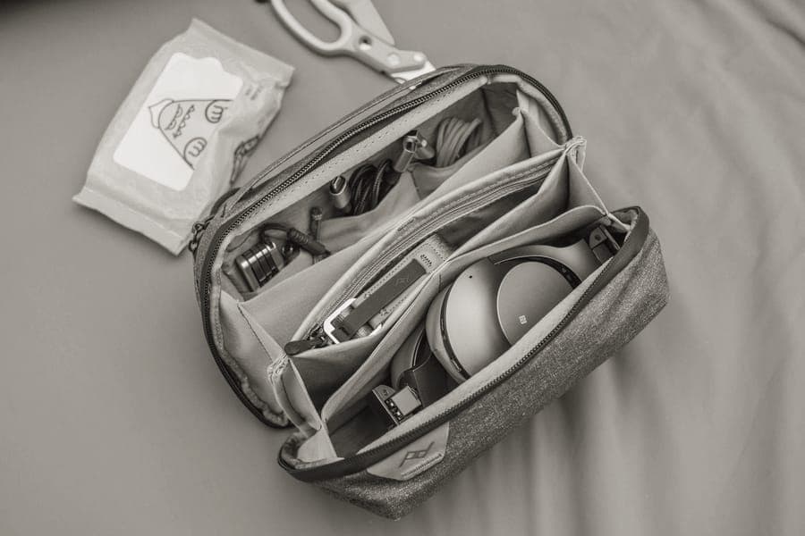 A simple water-resistant travel dopp kit